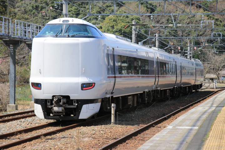 Horaires, tarifs et modalités d'achat des billets du train express limité «HASHIDATE»