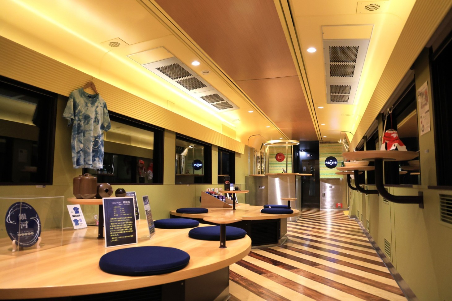 Interior del tren "WEST EXPRESS GINGA"