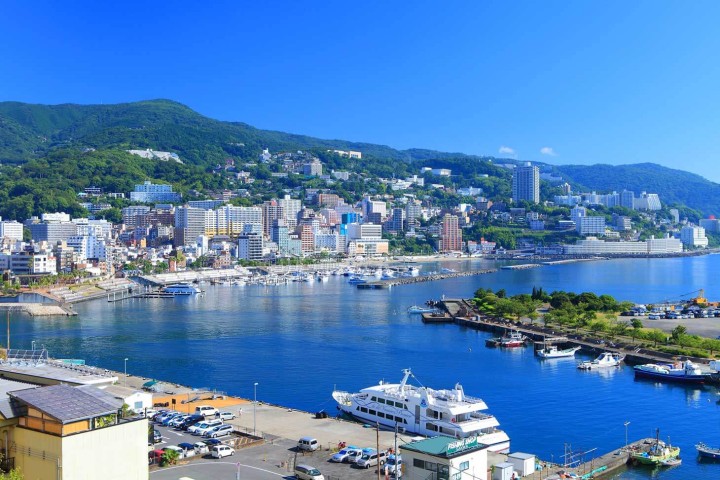 Tarifas del Shinkansen y métodos de reserva de billetes desde Yokohama a Atami