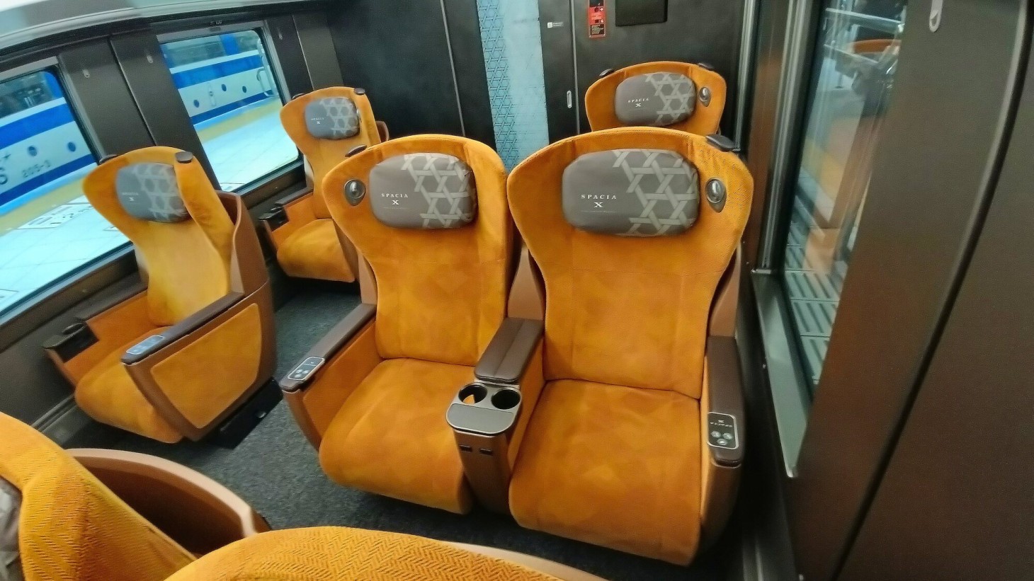Asientos premium para el SPACIA X