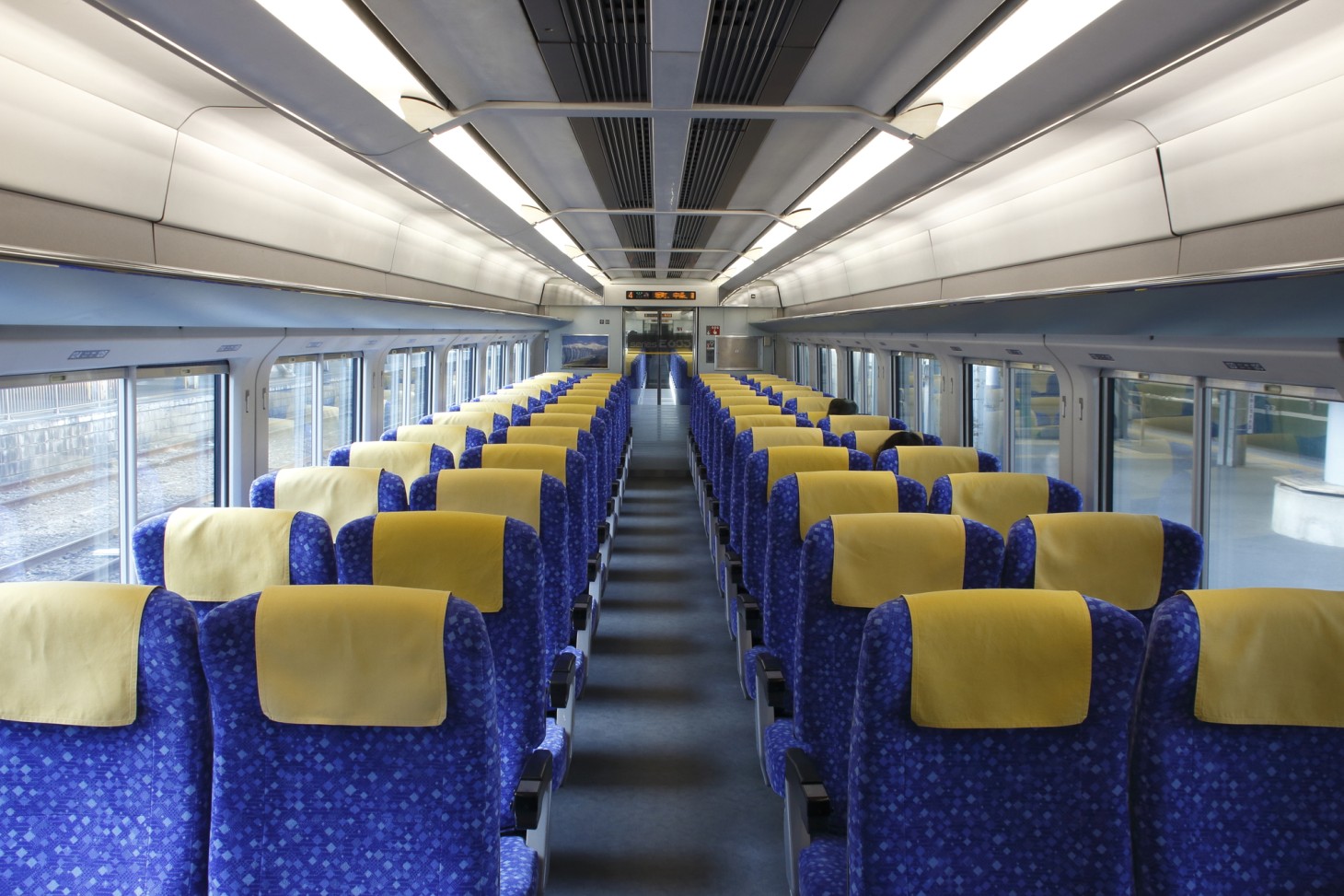 Interior del tren Limited Express INAHO