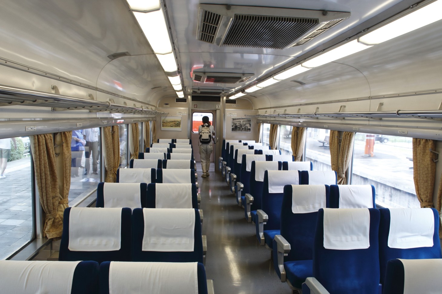 Dentro del tren SL Taiju