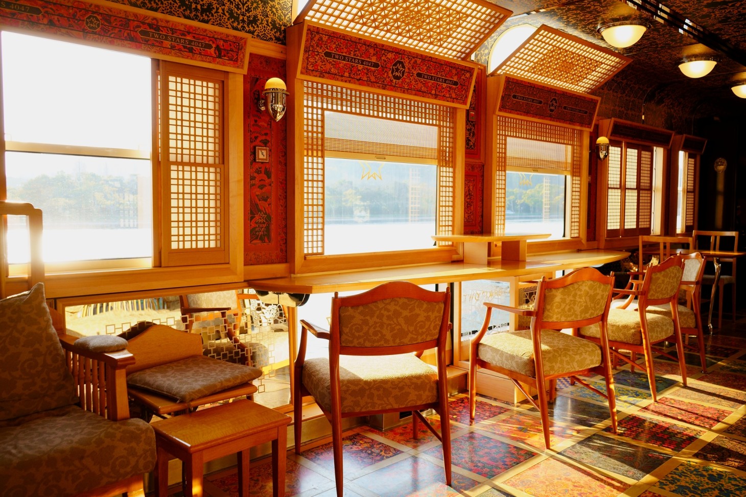 Lounge 40 del tren TWO STARS 4047