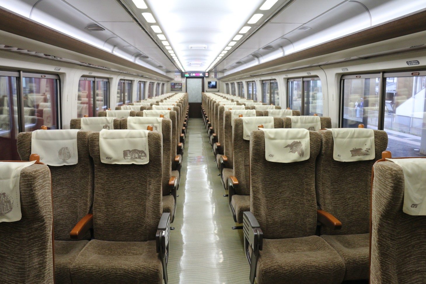 À bord du train express limité Super Hakuto